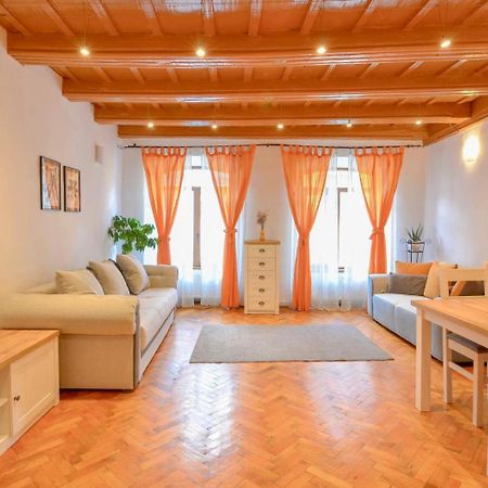 Charming Apartment - Heart Of Brasov Poarta Schei Exterior photo