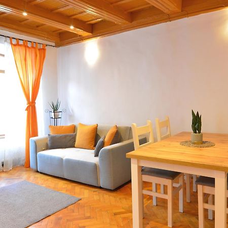 Charming Apartment - Heart Of Brasov Poarta Schei Exterior photo