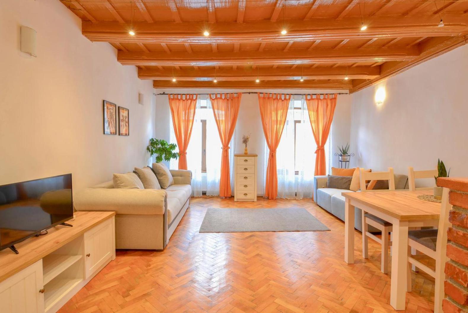 Charming Apartment - Heart Of Brasov Poarta Schei Exterior photo